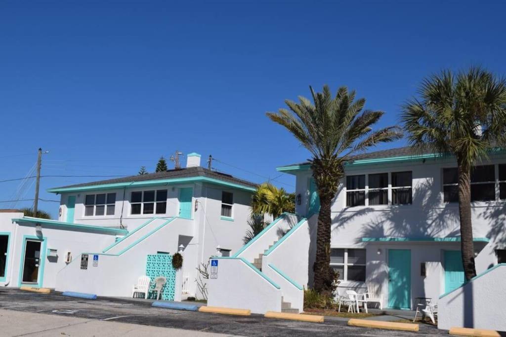 Renovate Large Studio 21-Directly Across Beach St. Pete Beach Kültér fotó